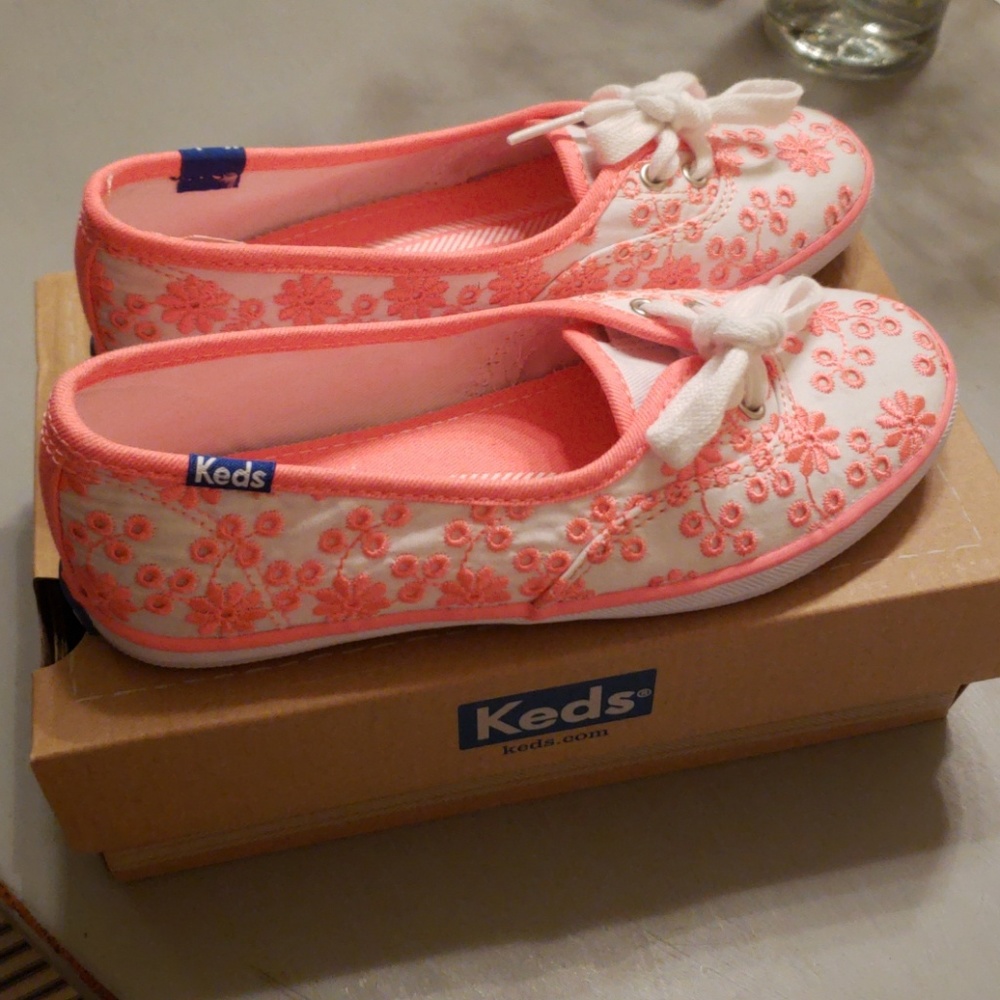 NIB Sneakers